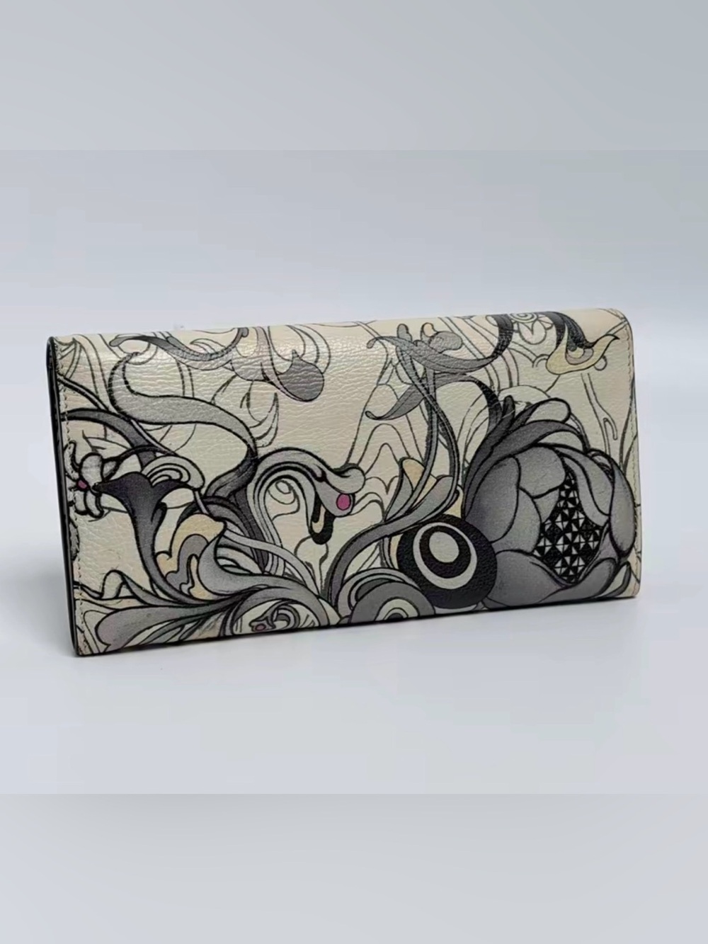 Prada EUC Limited Edition rabbit print by James Jean - Picture 7 of 8
